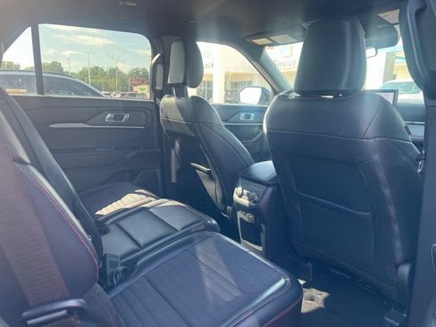 Used 2025 Ford Explorer ST-Line w/ ST-Line Street Pack AWD/4WD image 11
