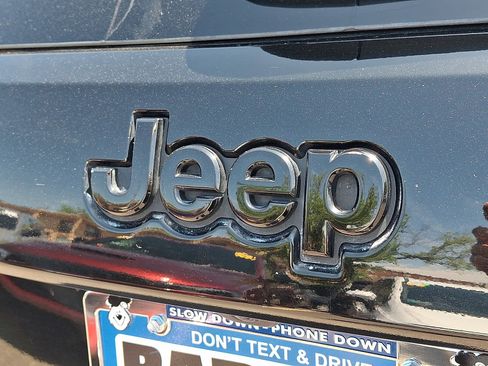 Used 2020 Jeep Grand Cherokee Altitude AWD/4WD image 29