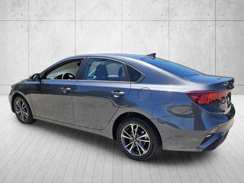 Used 2024 Kia Forte LXS w/ LXS Technology Package FWD image 5
