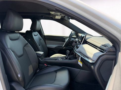 New 2026 Jeep Compass Latitude AWD/4WD image 15