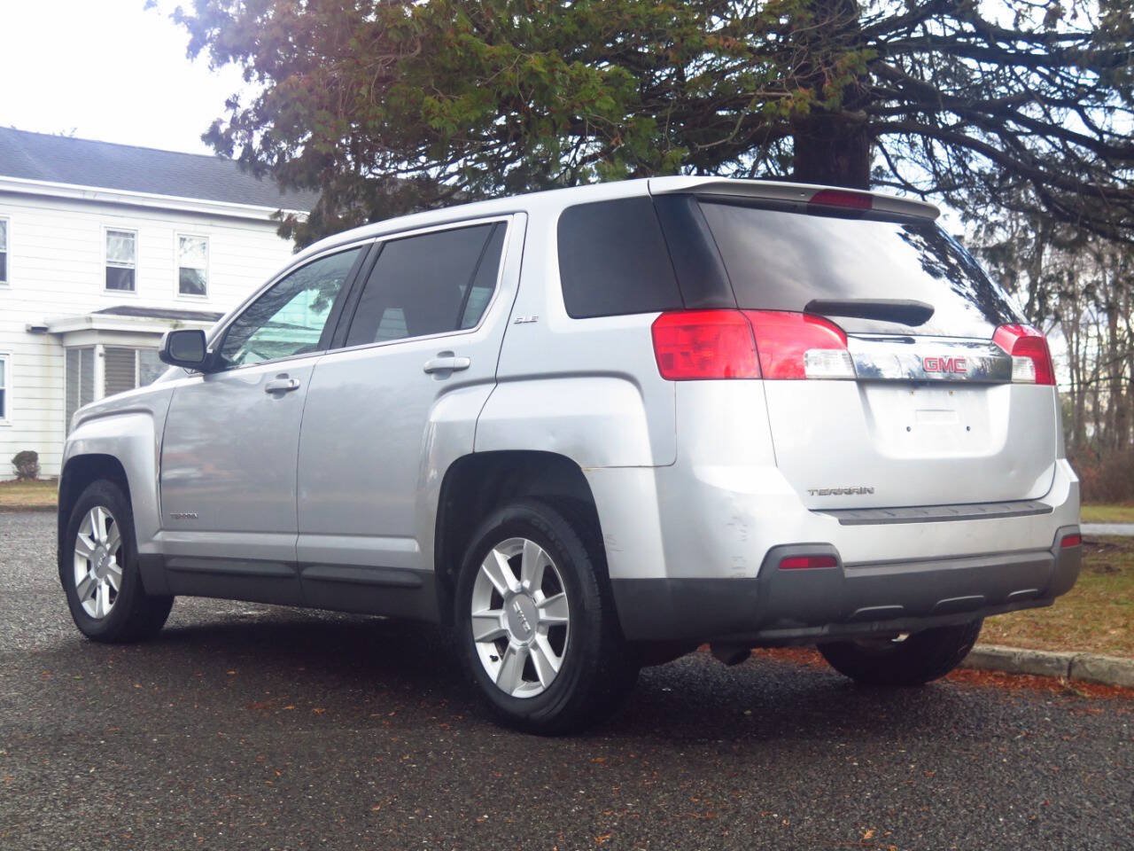 Used 2010 GMC Terrain SLE FWD image 3