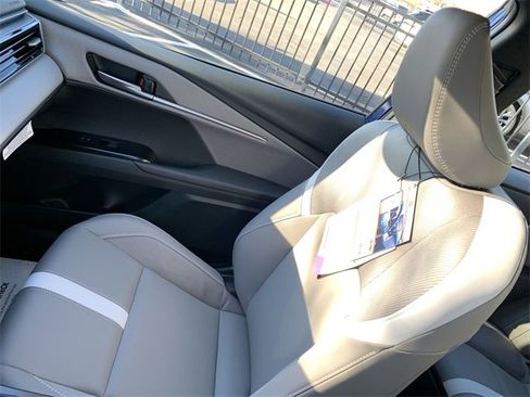 Used 2025 Toyota Camry SE image 29