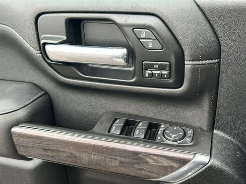 Used 2021 Chevrolet Silverado 2500 LTZ w/ LTZ Premium Package image 17