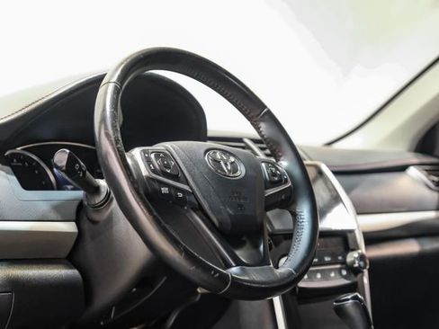 Used 2017 Toyota Camry SE image 24