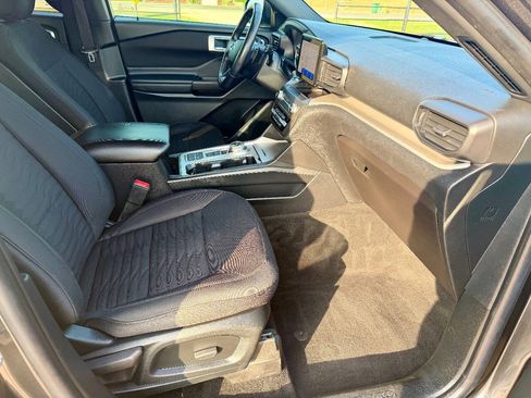 Used 2020 Ford Explorer XLT RWD image 12