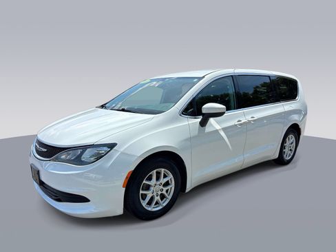 Used 2017 Chrysler Pacifica LX FWD image 6