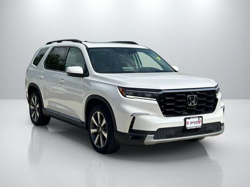 Used 2023 Honda Pilot Elite image 3
