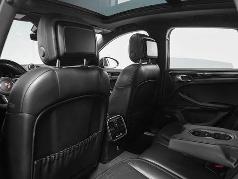 Certified 2020 Porsche Macan AWD/4WD image 38