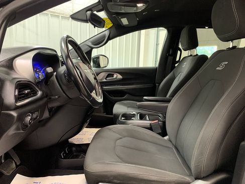Used 2018 Chrysler Pacifica Touring Plus w/ S Appearance Package FWD image 4