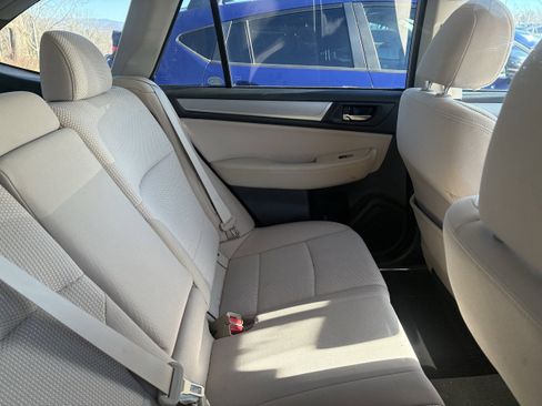 Used 2019 Subaru Outback 2.5i Premium image 10