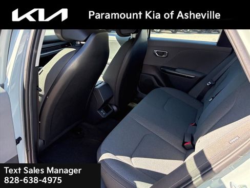 New 2025 Kia K4 LXS image 18