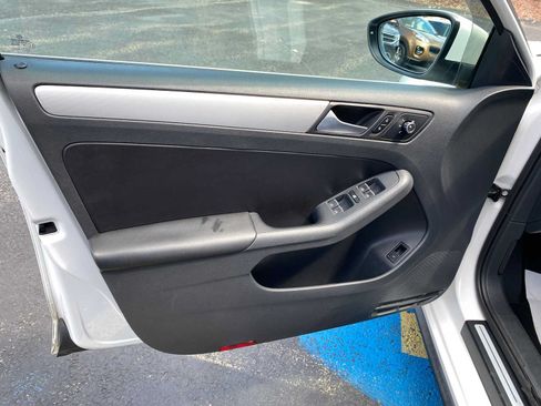 Used 2013 Volkswagen Jetta GLI Autobahn FWD image 30