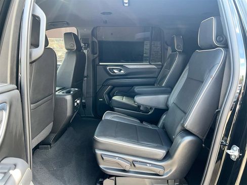 Used 2022 GMC Yukon XL SLT AWD/4WD image 13
