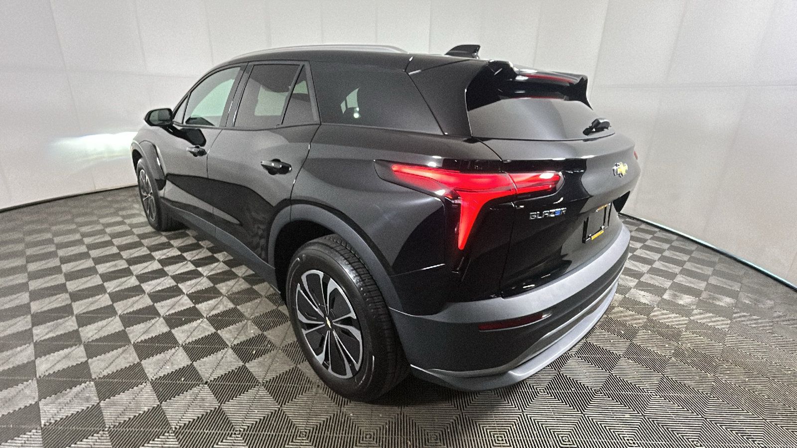 Used 2024 Chevrolet Blazer EV LT AWD/4WD image 5