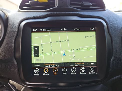 Used 2021 Jeep Renegade Latitude w/ Luxury Group II AWD/4WD image 19
