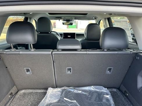 New 2026 Volkswagen Tiguan SE image 18