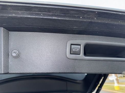 Certified 2022 Toyota Highlander LE image 23