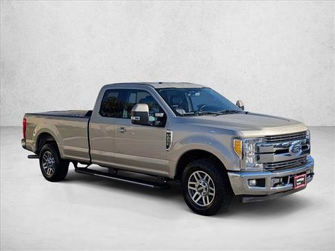 Used 2017 Ford F250 Lariat image 3