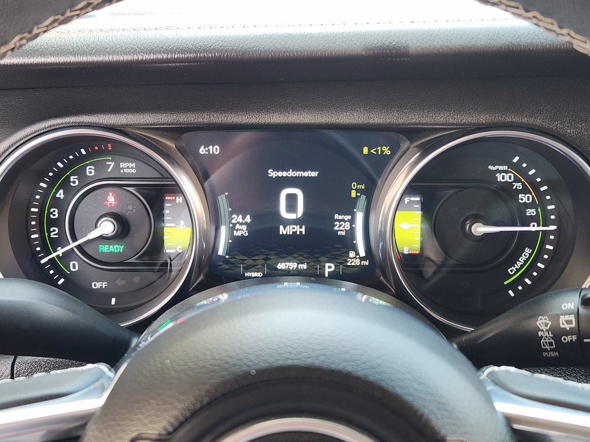 Used 2023 Jeep Wrangler Unlimited Sahara w/ Cold Weather Group AWD/4WD image 34