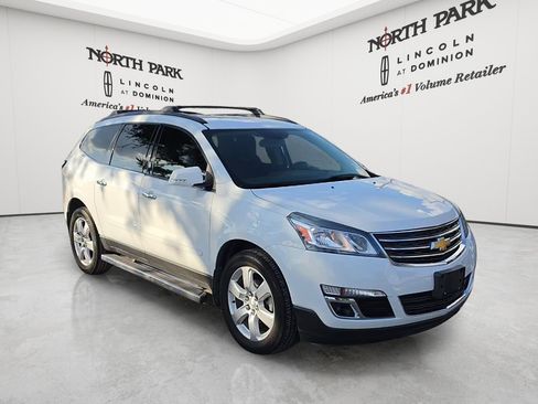 Used 2017 Chevrolet Traverse LT w/ Style and Technology Package FWD image 7