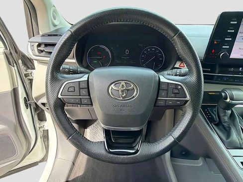 Used 2022 Toyota Sienna Limited FWD image 41