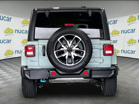 Used 2024 Jeep Wrangler Unlimited w/ Convenience Group AWD/4WD image 5