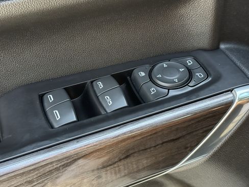 Used 2019 Chevrolet Silverado 1500 LTZ w/ LTZ Texas Edition AWD/4WD image 25