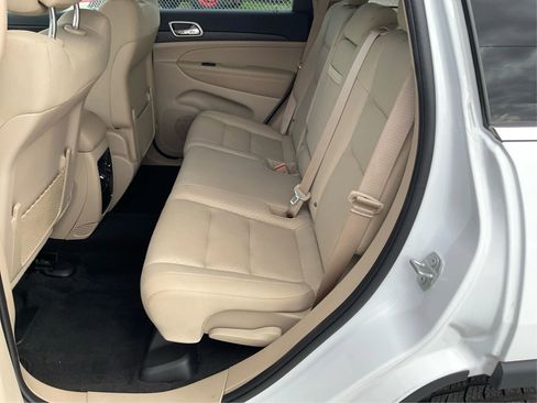 Used 2022 Jeep Grand Cherokee Laredo E AWD/4WD image 10