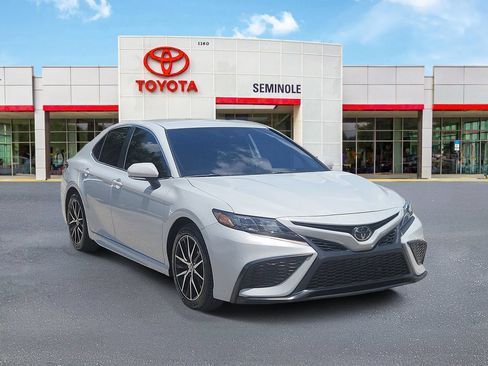 Used 2023 Toyota Camry SE FWD image 2