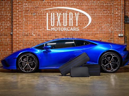 Used 2023 Lamborghini Huracan EVO image 3