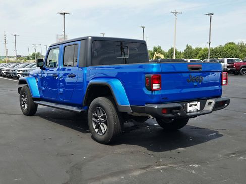 Used 2025 Jeep Gladiator Sport AWD/4WD image 6