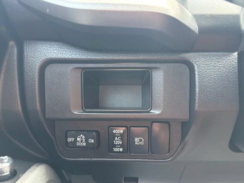 Used 2018 Toyota Tacoma TRD Sport w/ TRD Premium Sport Package RWD image 40