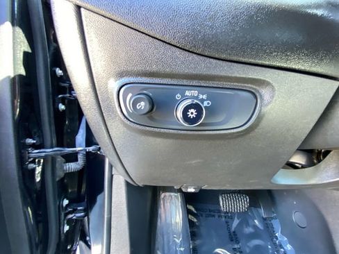 Used 2023 Chevrolet Equinox LT image 18