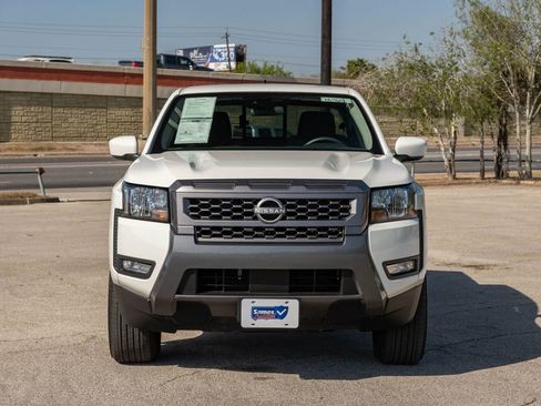 Used 2025 Nissan Frontier SV w/ SV Convenience Package image 2
