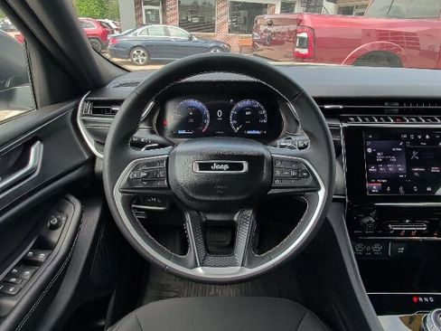 Used 2024 Jeep Grand Cherokee L Laredo AWD/4WD image 14