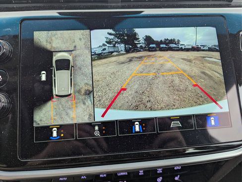 Used 2023 Chevrolet Bolt LT w/ Infotainment Package image 21