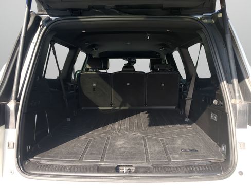 Used 2023 Jeep Wagoneer L Series III w/ Preferred Equipment Group image 38