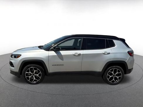 Used 2025 Jeep Compass Limited AWD/4WD image 9