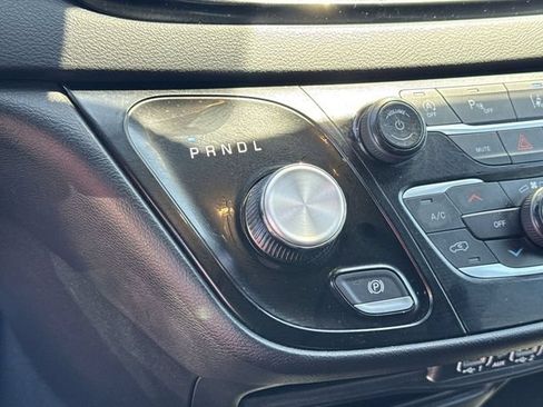 Used 2025 Chrysler Pacifica Select FWD image 16