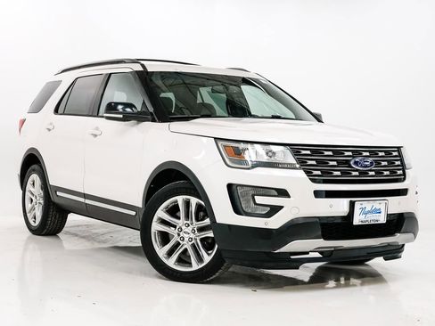 Used 2017 Ford Explorer XLT w/ Equipment Group 202A image 6