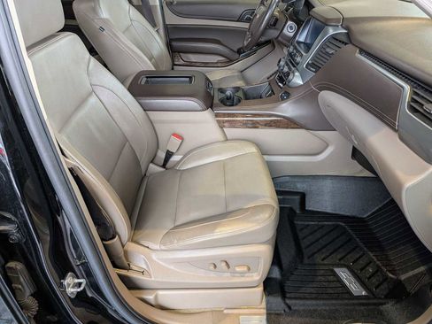 Used 2018 Chevrolet Suburban LT image 20