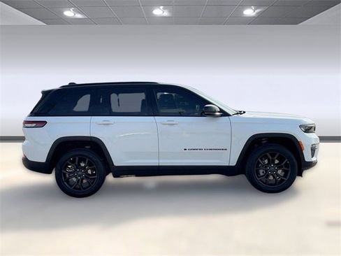 New 2025 Jeep Grand Cherokee Limited image 8