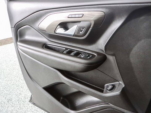 Used 2023 GMC Terrain SLT w/ Elevation Edition image 21