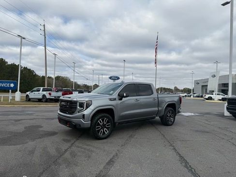 Used 2023 GMC Sierra 1500 AT4 w/ AT4 Premium Package AWD/4WD image 3