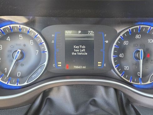 Used 2018 Chrysler Pacifica Touring Plus w/ Tire & Wheel Group FWD image 23