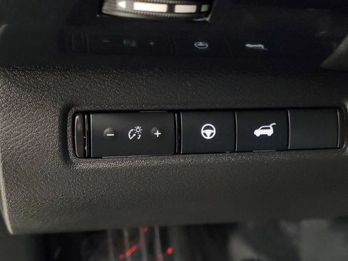 Used 2025 Nissan Pathfinder SV FWD image 13
