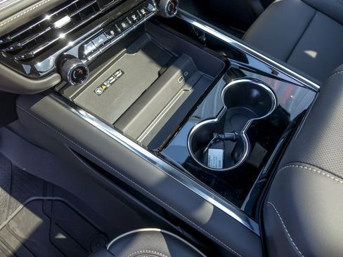 New 2026 Chevrolet Suburban Premier image 36