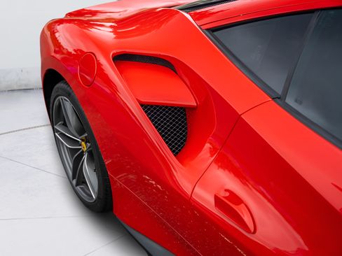 Used 2016 Ferrari 488 GTB RWD image 33