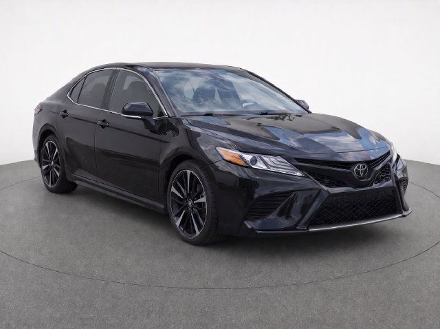 Used 2018 Toyota Camry XSE FWD image 2