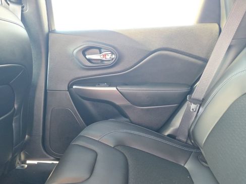 Used 2020 Jeep Cherokee Latitude Plus w/ Cold Weather Group FWD image 11